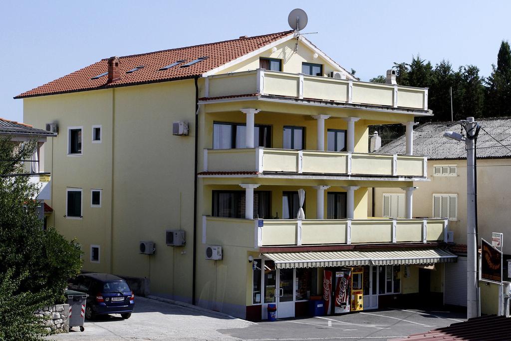 Apartments Ribaric Rab Town Buitenkant foto